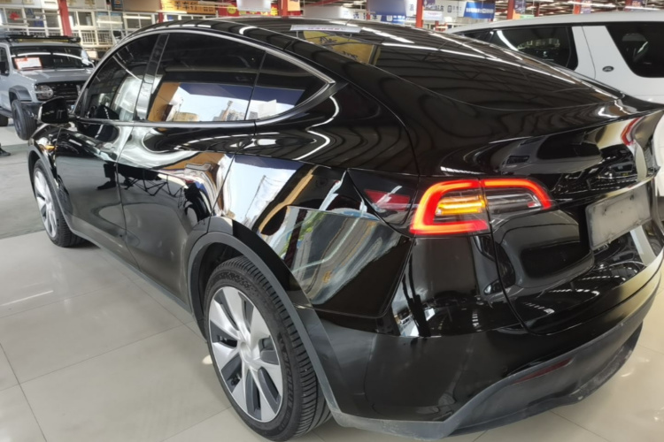 Tesla Model Y 2021 #5 Tesla Model Y 2021 car image #5