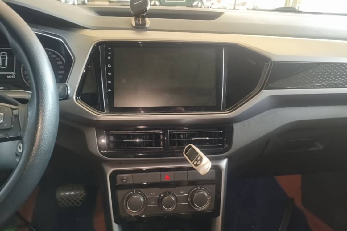 Volkswagen T-Cross 2019 #19 Volkswagen T-Cross 2019 car image #19