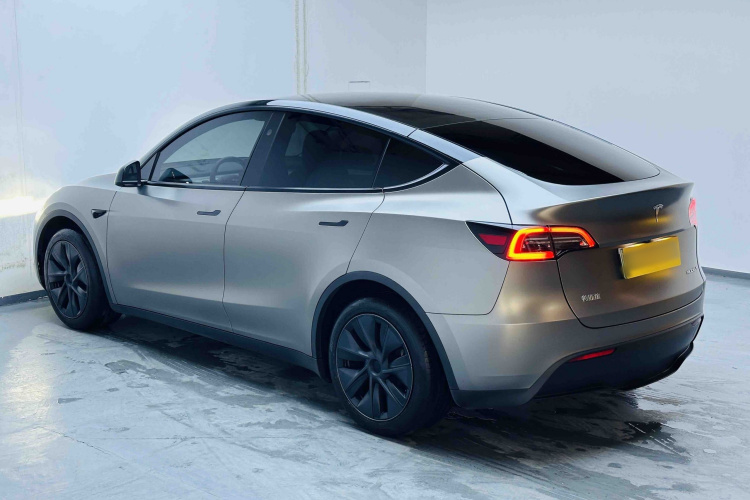Tesla Model Y 2024 #5 Tesla Model Y 2024 car image #5