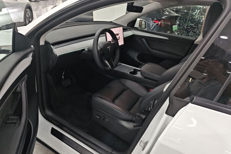 Tesla Model Y 2024 #16 Tesla Model Y 2024 immagine di auto #16