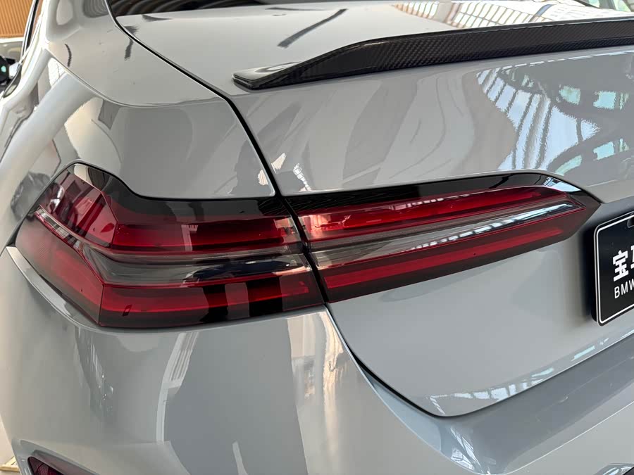 BMW M5 New Energy immagine di auto #36