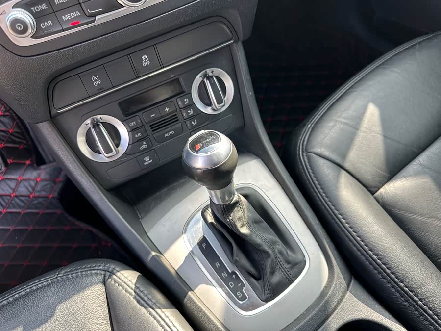 Audi Q3 2015 صورة سيارة #36