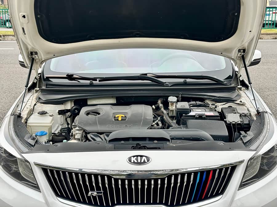Kia K5 2018 imagem de carro #36