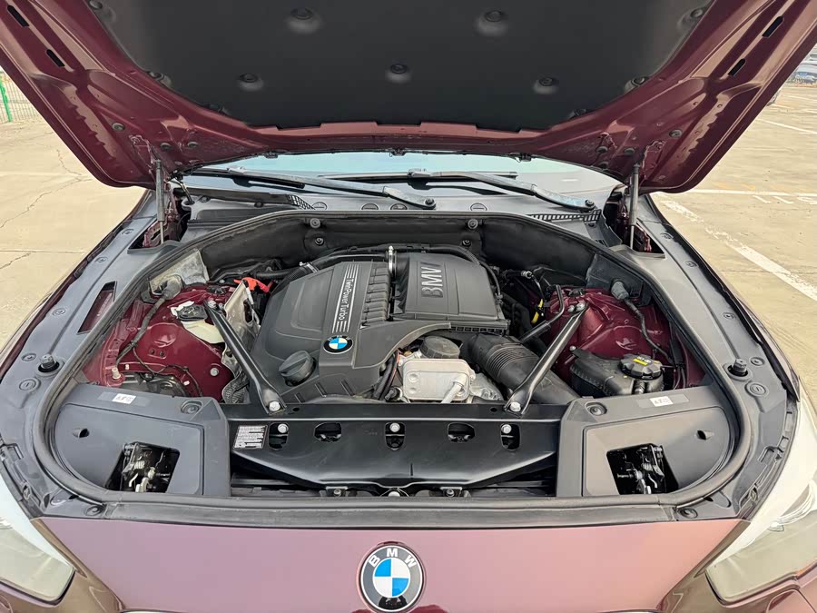 BMW 5 Series GT 2016 #36 BMW 5 Series GT 2016 immagine di auto #36