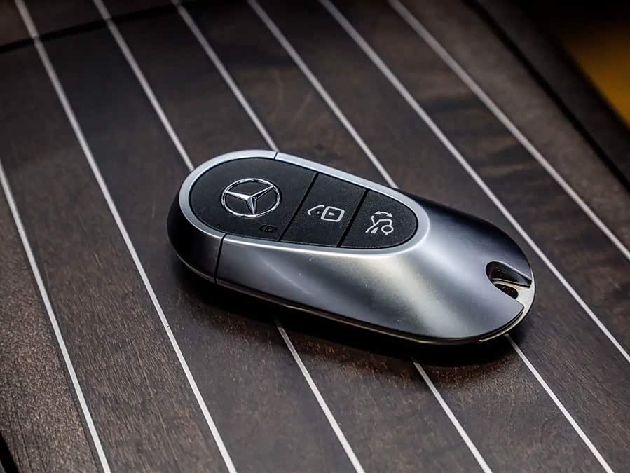 Mercedes-Benz E Class New Energy 2025 car image #36