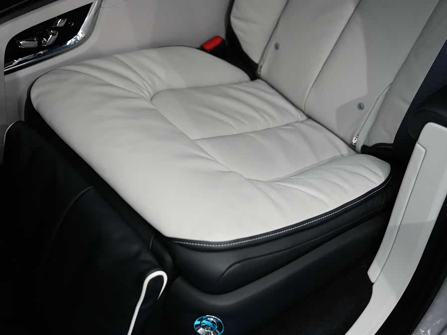 劳斯莱斯 古思特 2023 汽车图片 #36