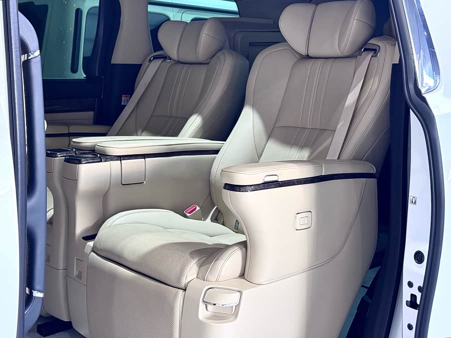 Toyota Vellfire 2023 car image #36