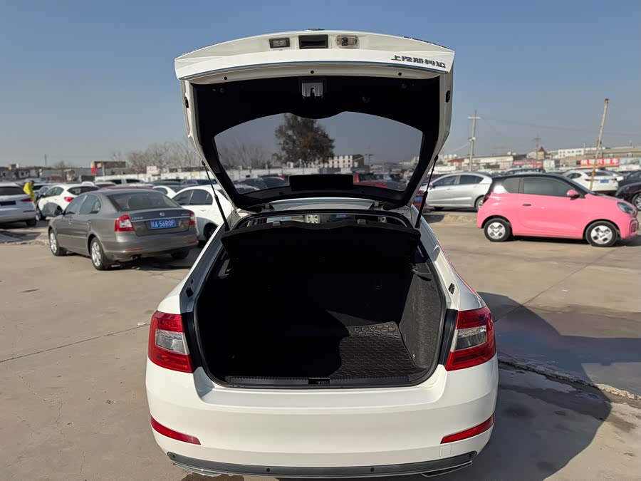 Skoda Octavia 2017 car image #36