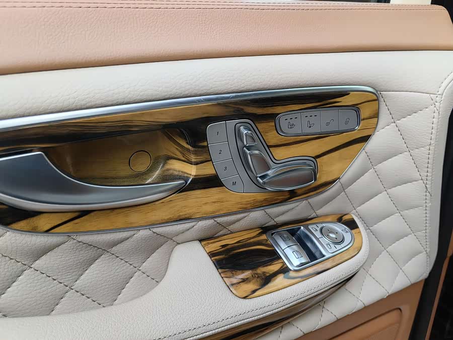 Mercedes-Benz V Class 2020 #36 Mercedes-Benz V Class 2020 car image #36