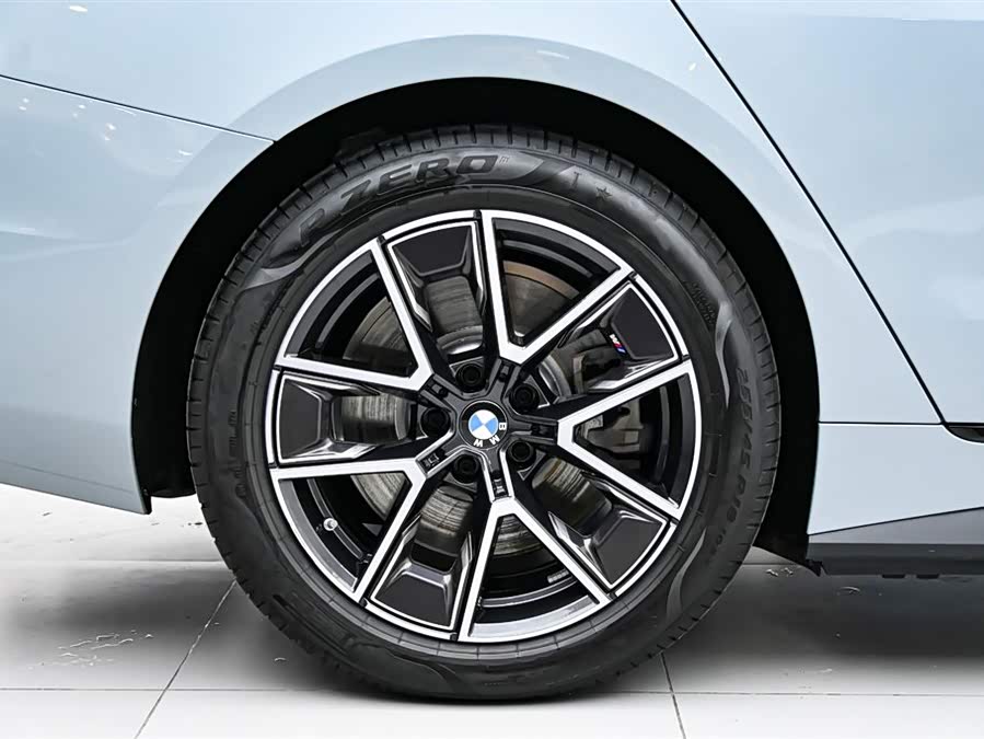 BMW i4 2025 car image #36