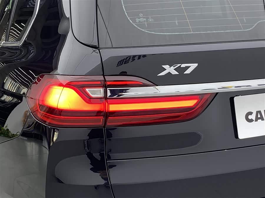 BMW X7 2021 car image #36