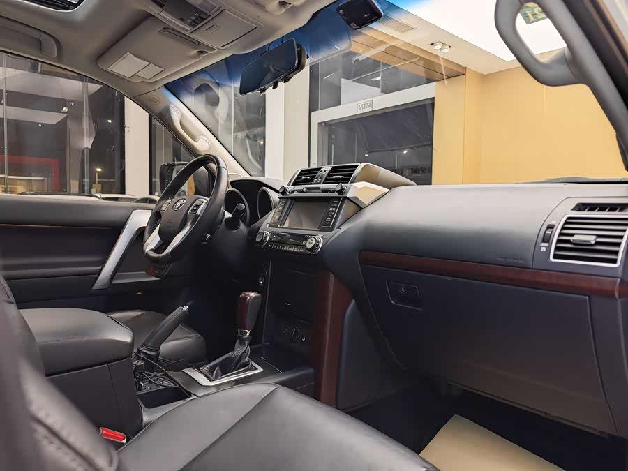Toyota Land Cruiser Prado 2017 car image #36