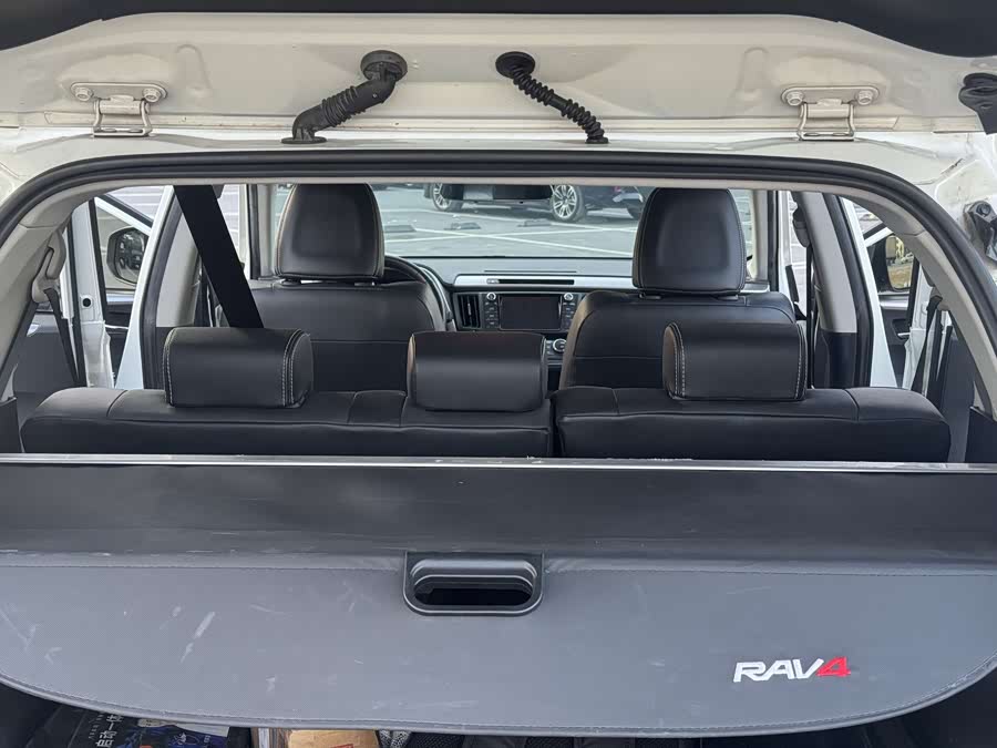 Toyota RAV4 2017 car image #36