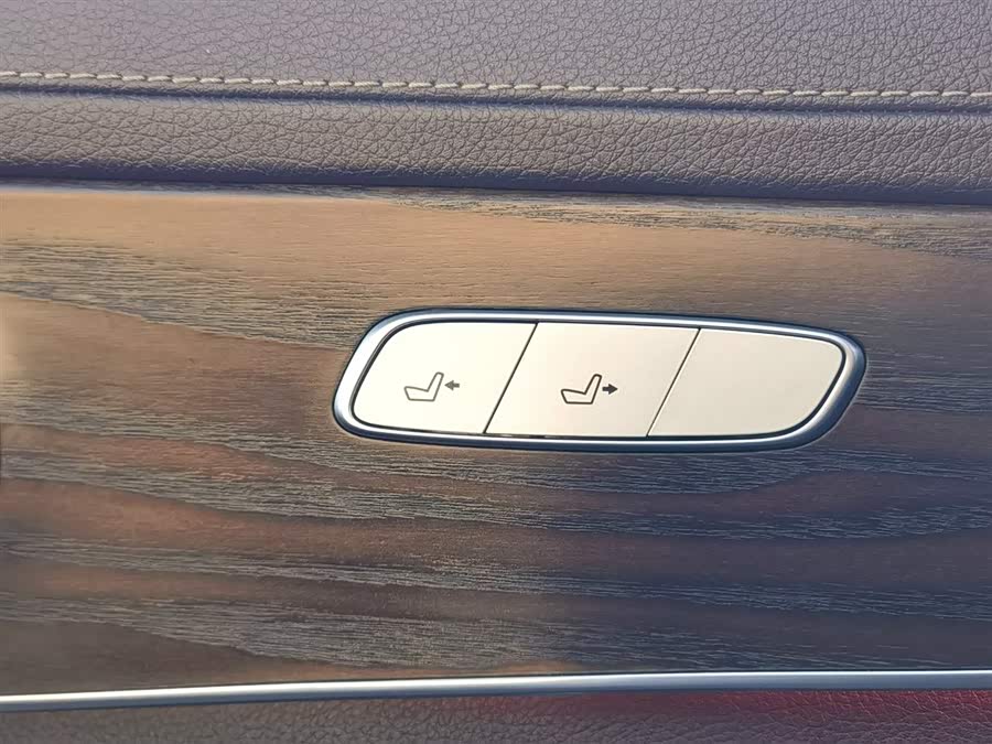 Mercedes-Benz GLC Class 2020 car image #36