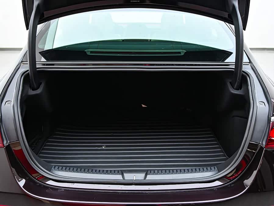 Mercedes-Benz E Class 2023 car image #36