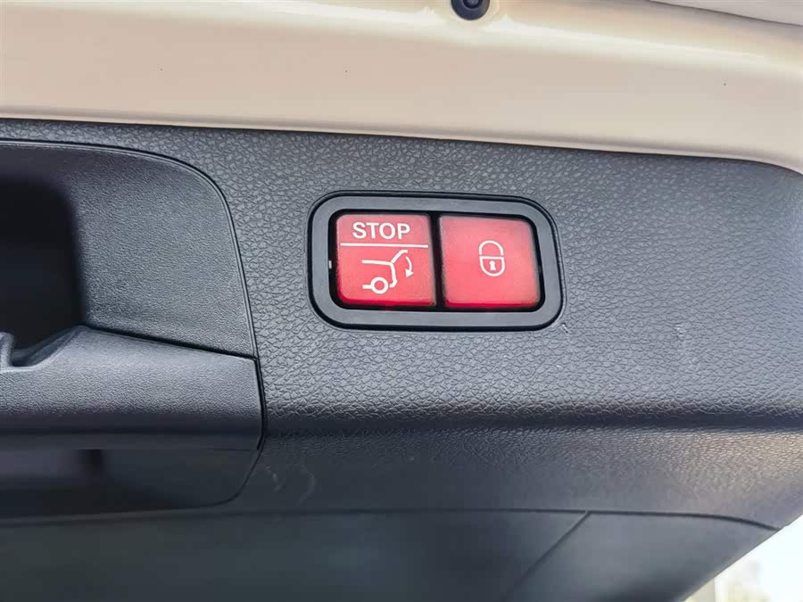 Mercedes-Benz GLC Class 2020 car image #36