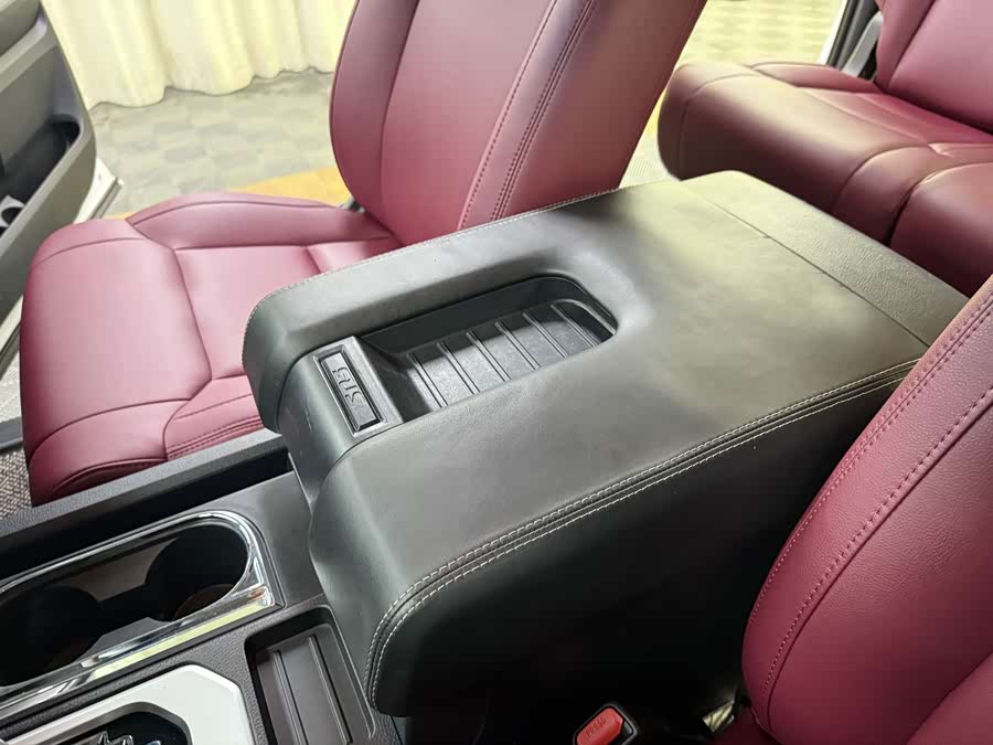 Toyota Tundra 2018 immagine di auto #36