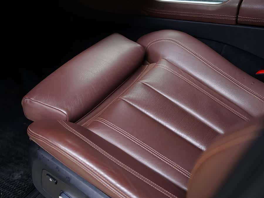 BMW X6 2021 car image #36