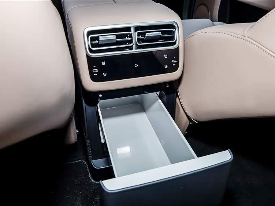 Li L6 2025 image de voiture #36