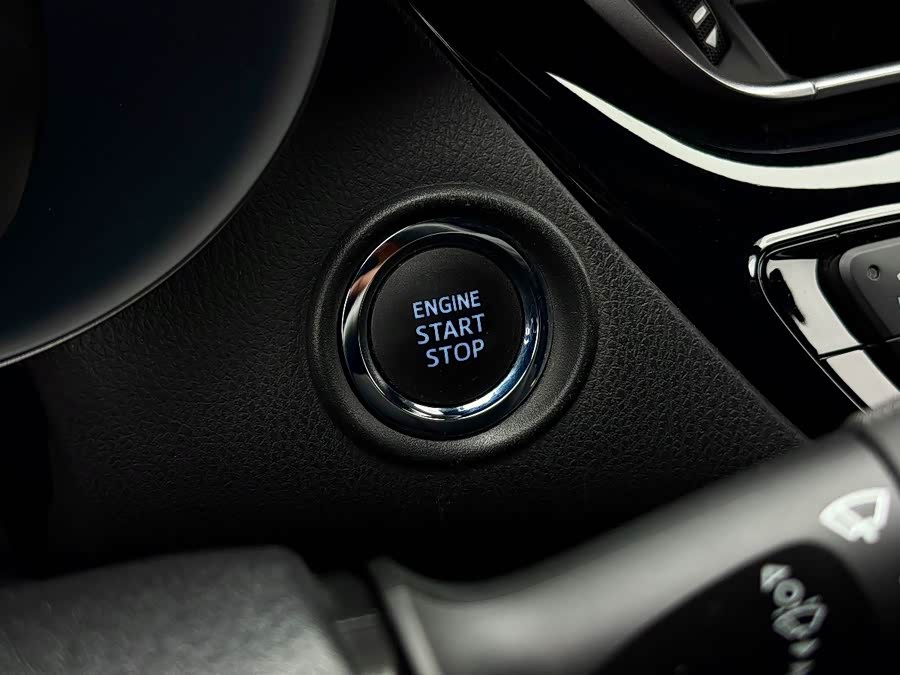 Toyota C-HR 2018 #36 Toyota C-HR 2018 car image #36