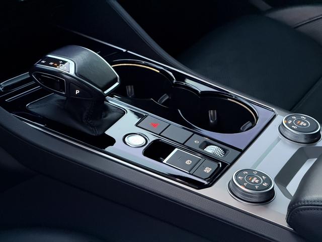 Volkswagen Touareg 2018 car image #36