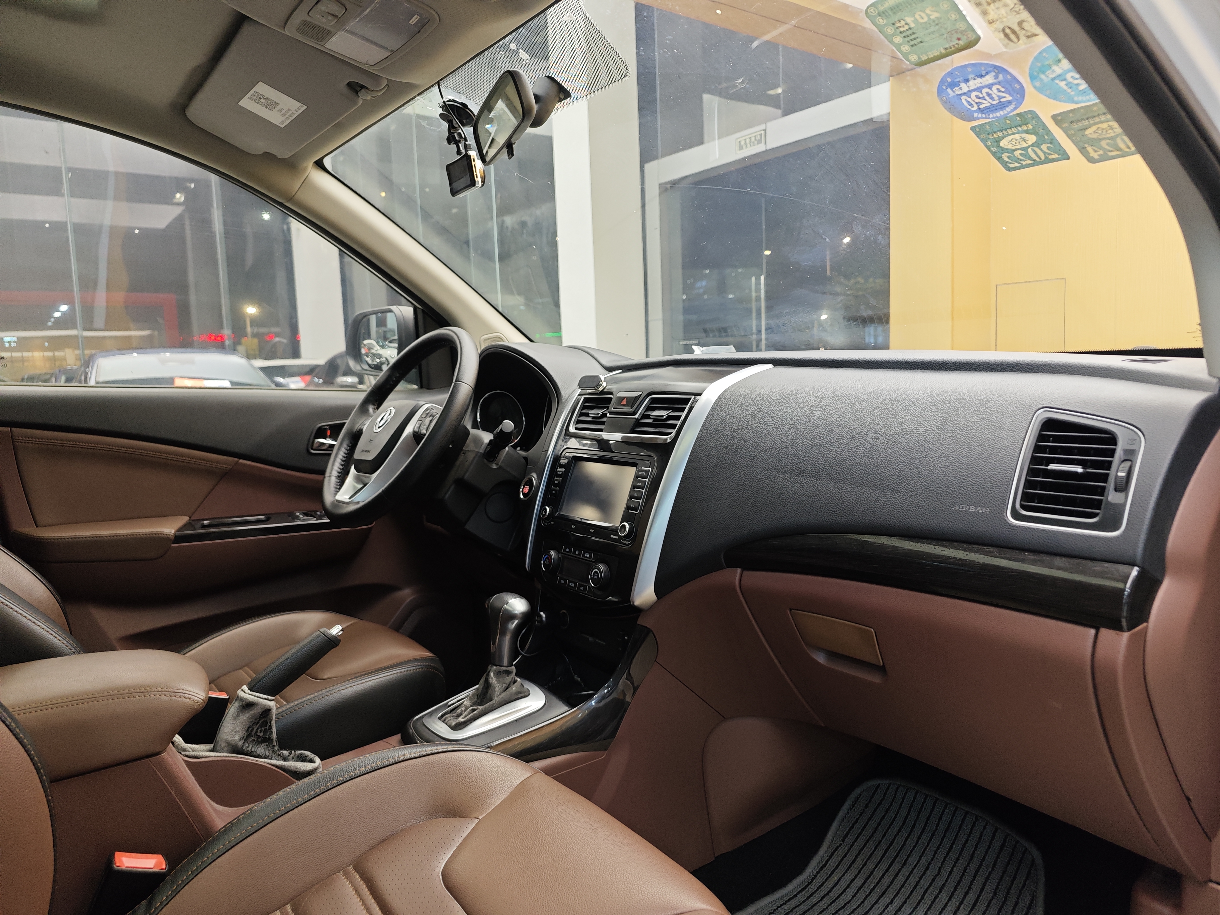 Forthing SX6 2016 car image #36