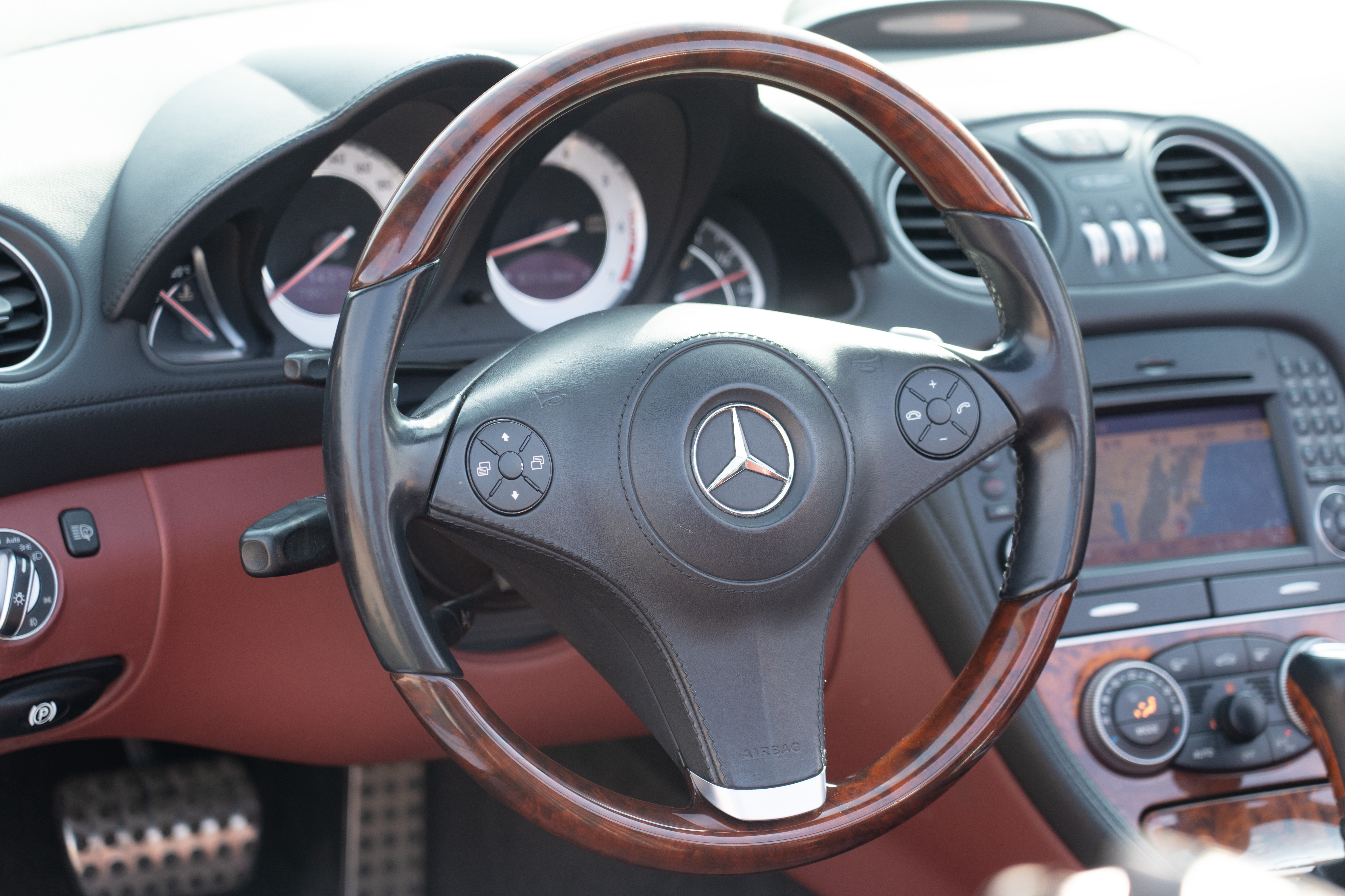 Mercedes-Benz SL Class 2010 immagine di auto #36