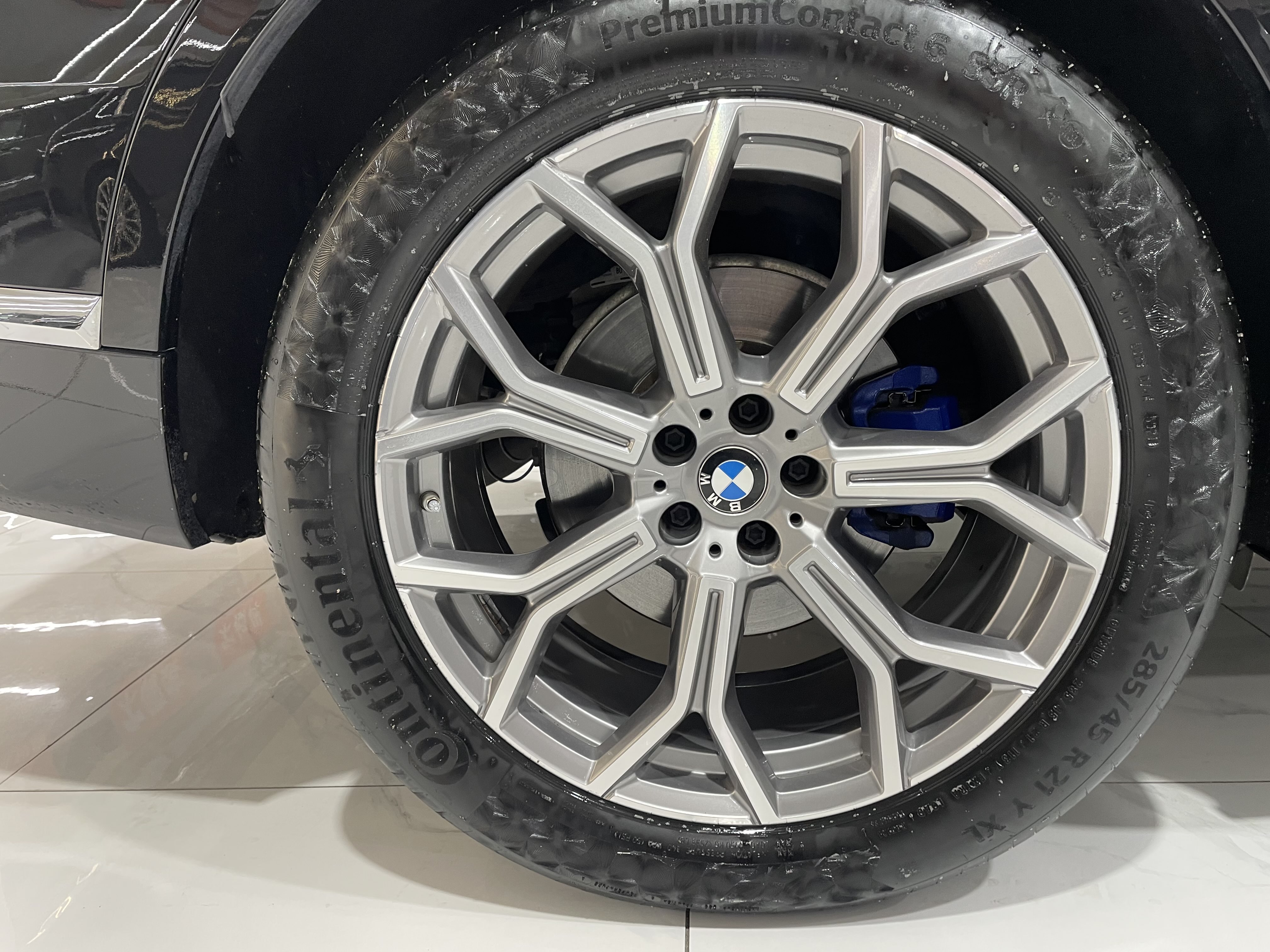 BMW X7 M60i 2021 car image #36