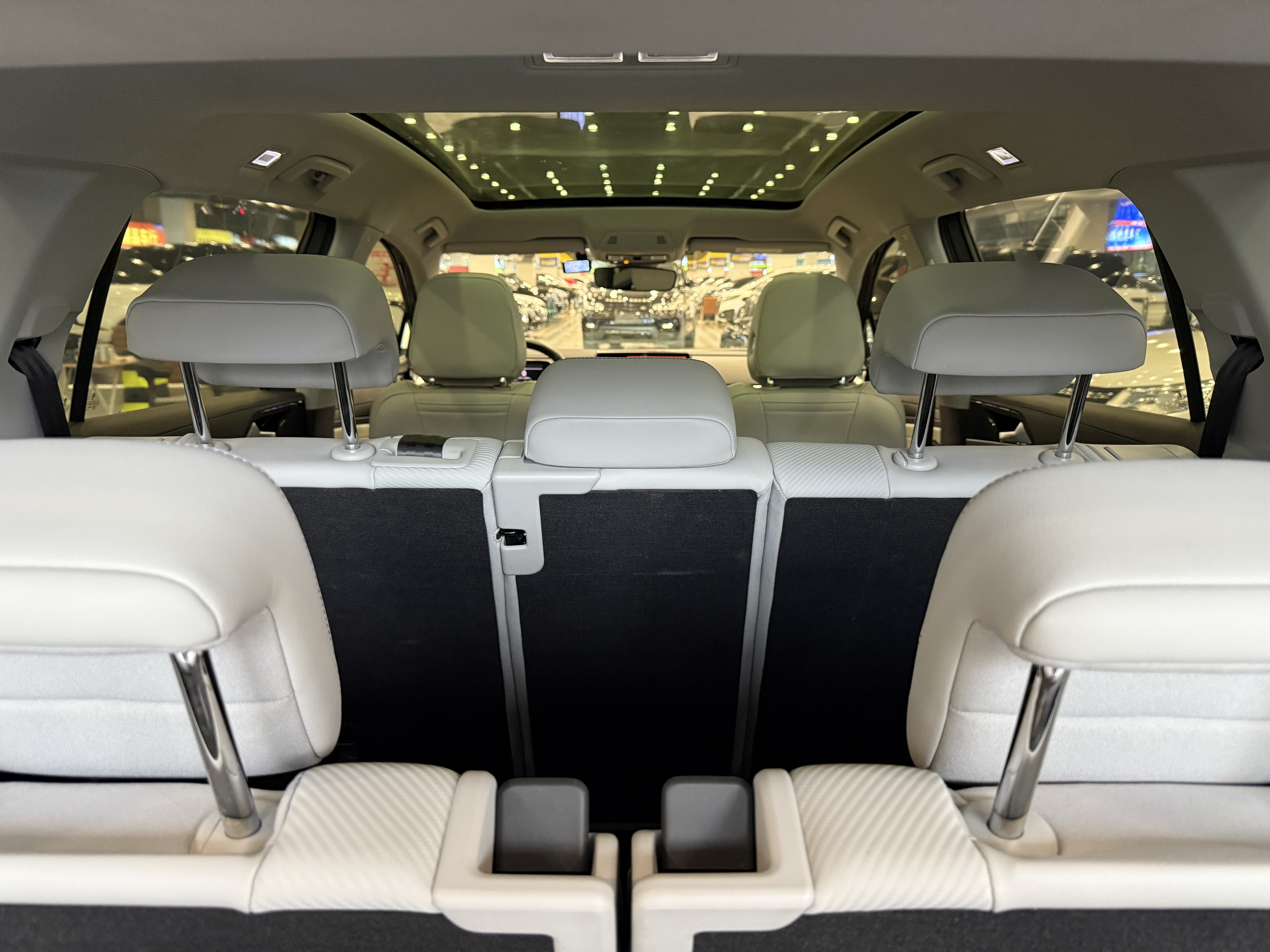 Volkswagen ID.6 X 2021 #36 Volkswagen ID.6 X 2021 car image #36