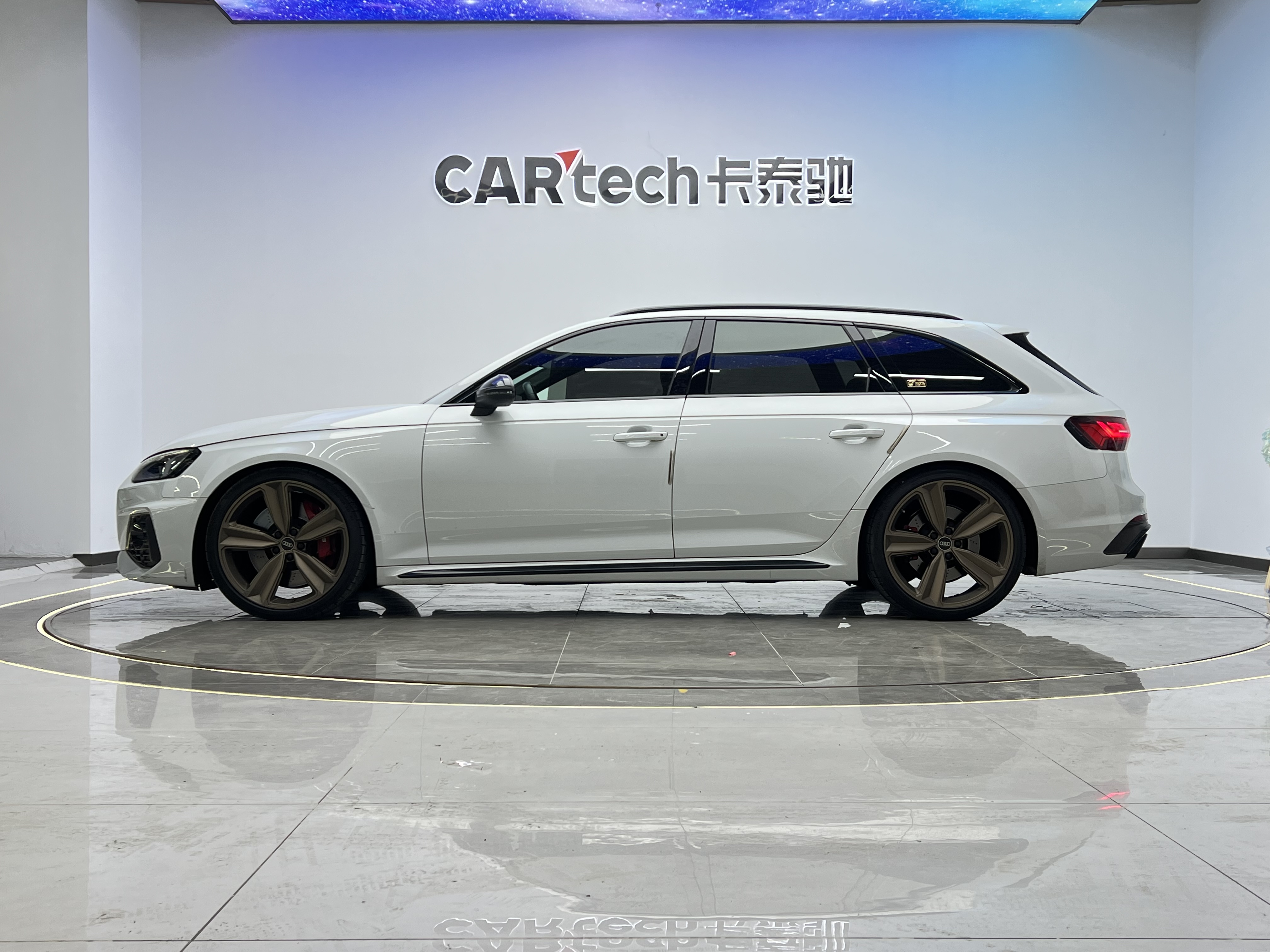 Audi RS 4 2022 car image #36