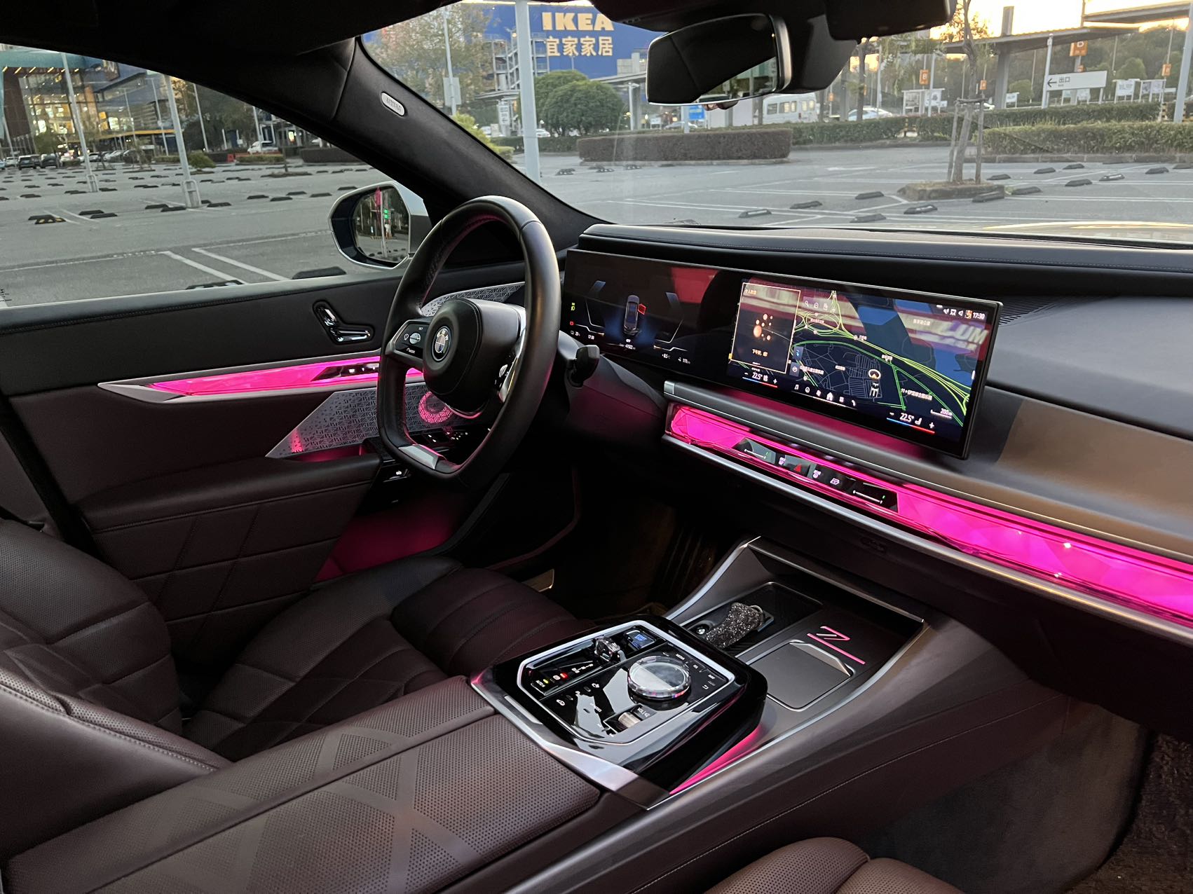 BMW i7 2023 car image #36