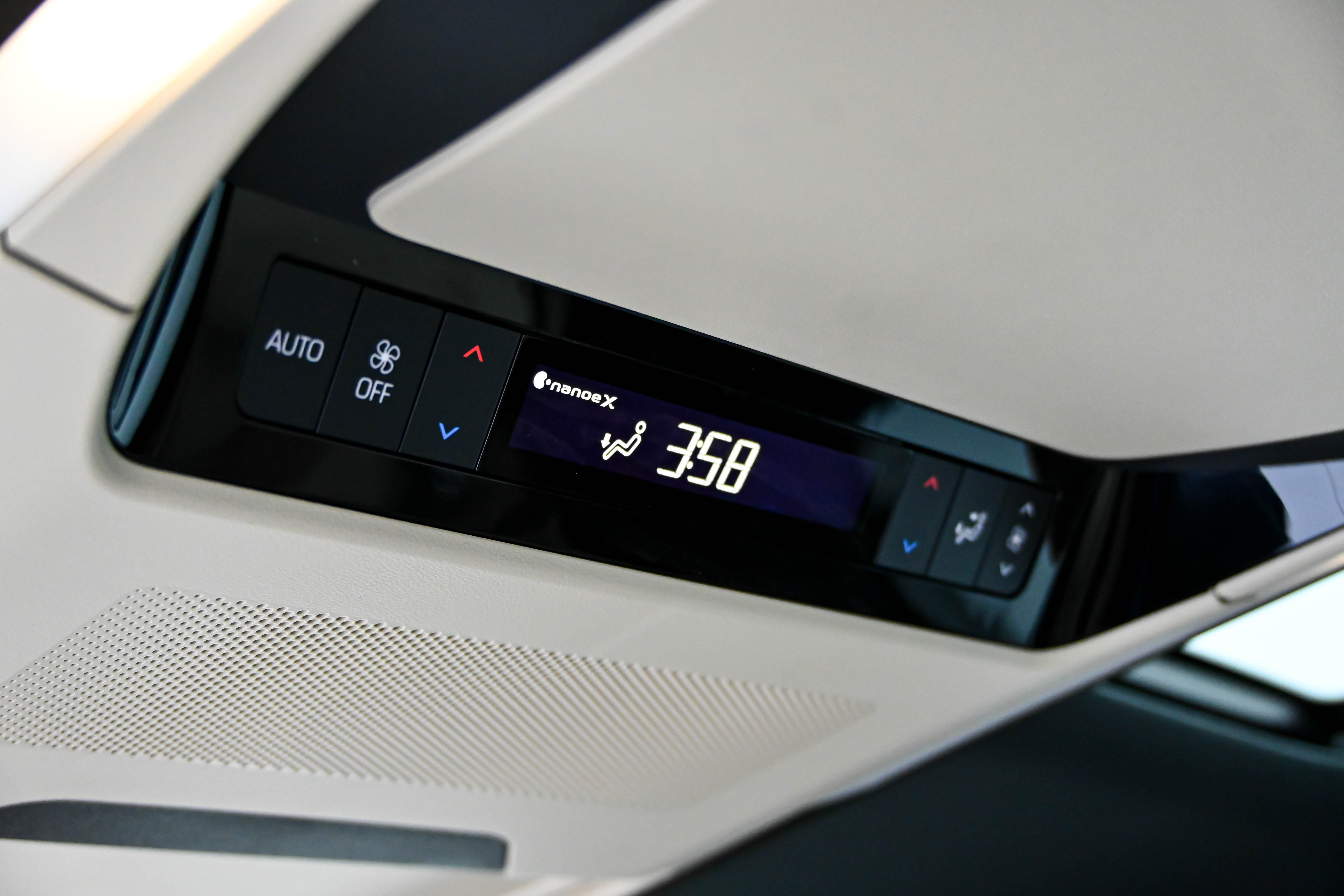 Toyota Vellfire 2026 صورة سيارة #36