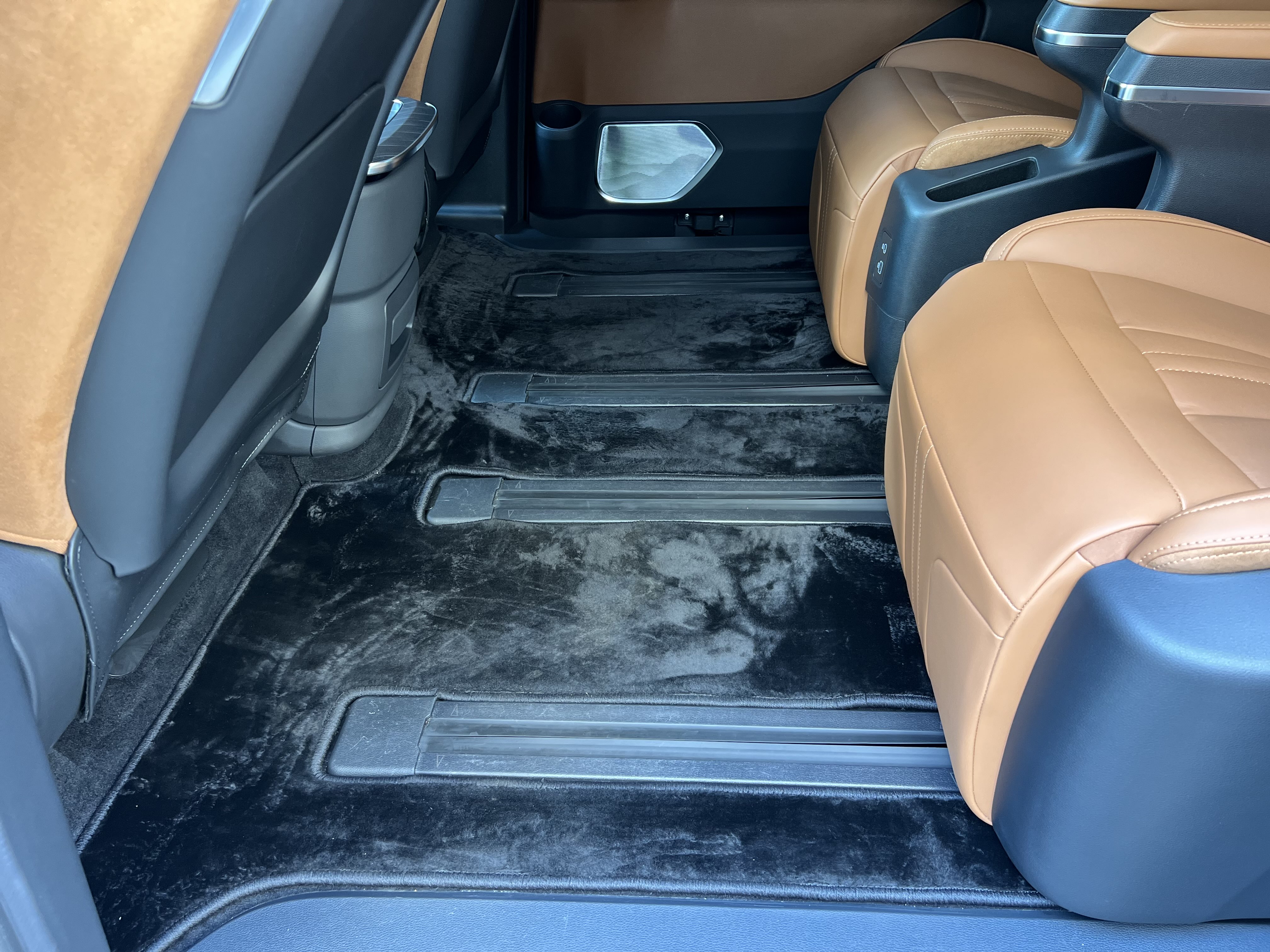 HongQi HQ9 PHEV 2024 #36 HongQi HQ9 PHEV 2024 car image #36