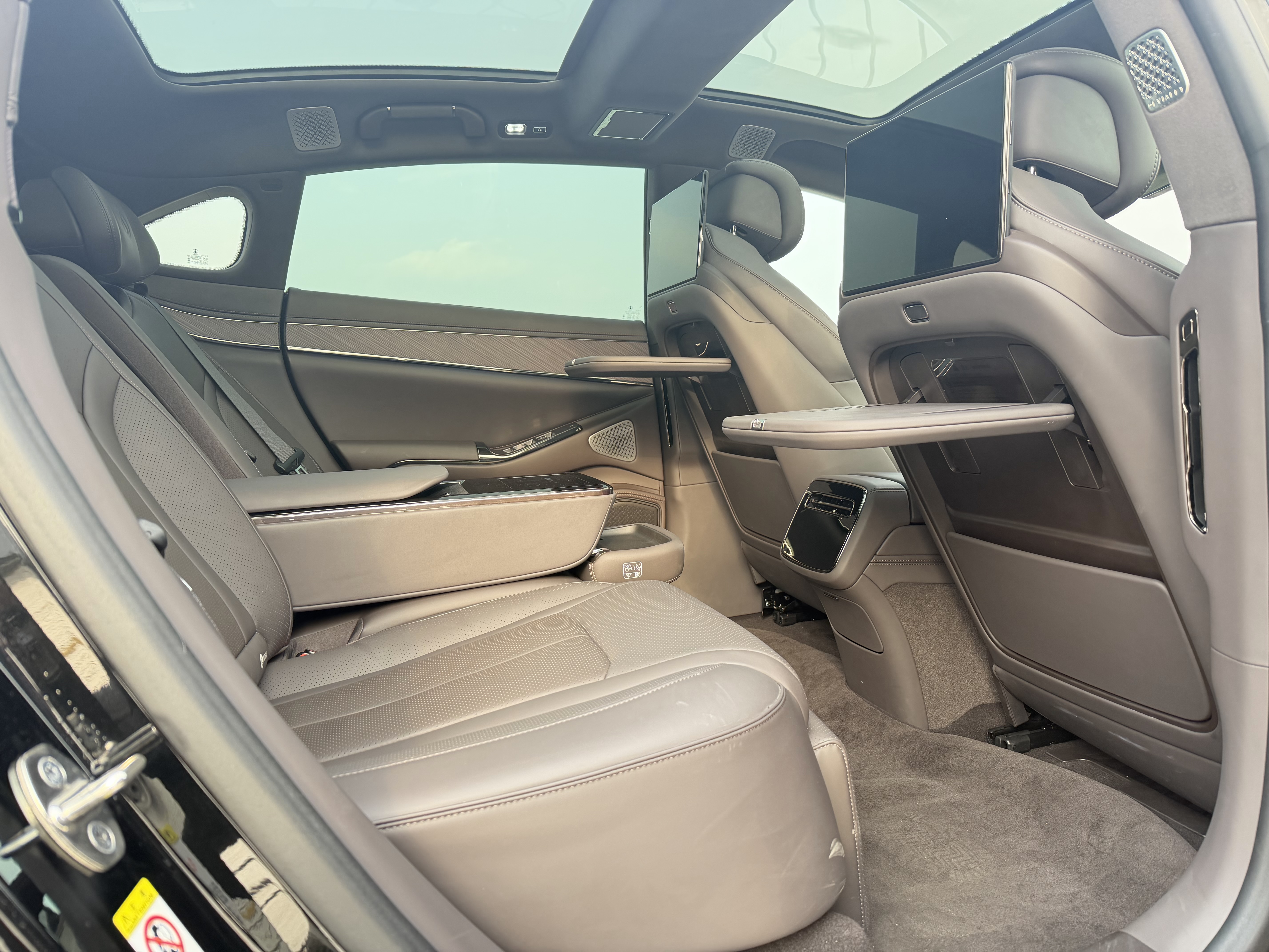 Denza Z9 2024 car image #36