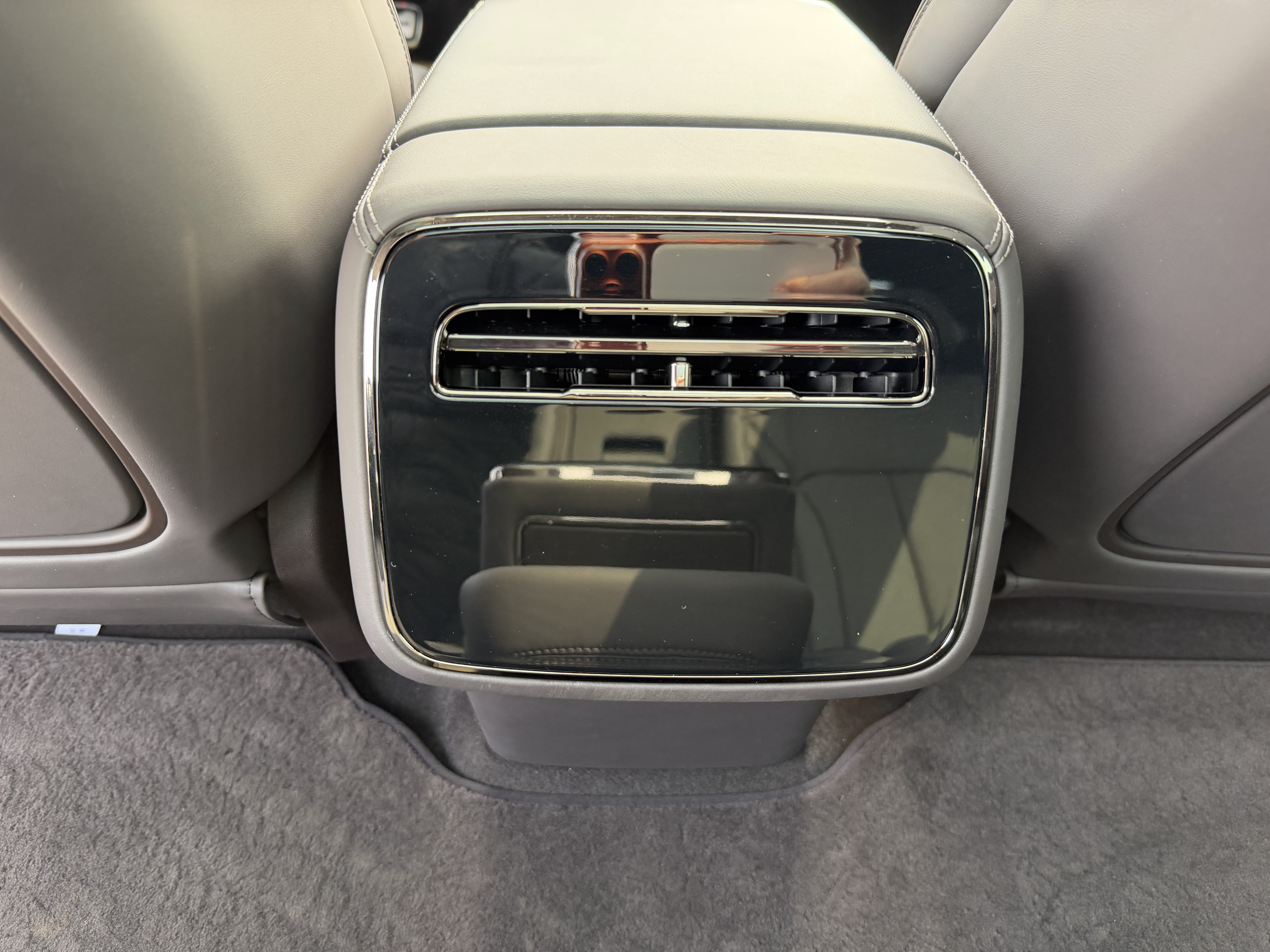 Denza Z9 2024 صورة سيارة #36