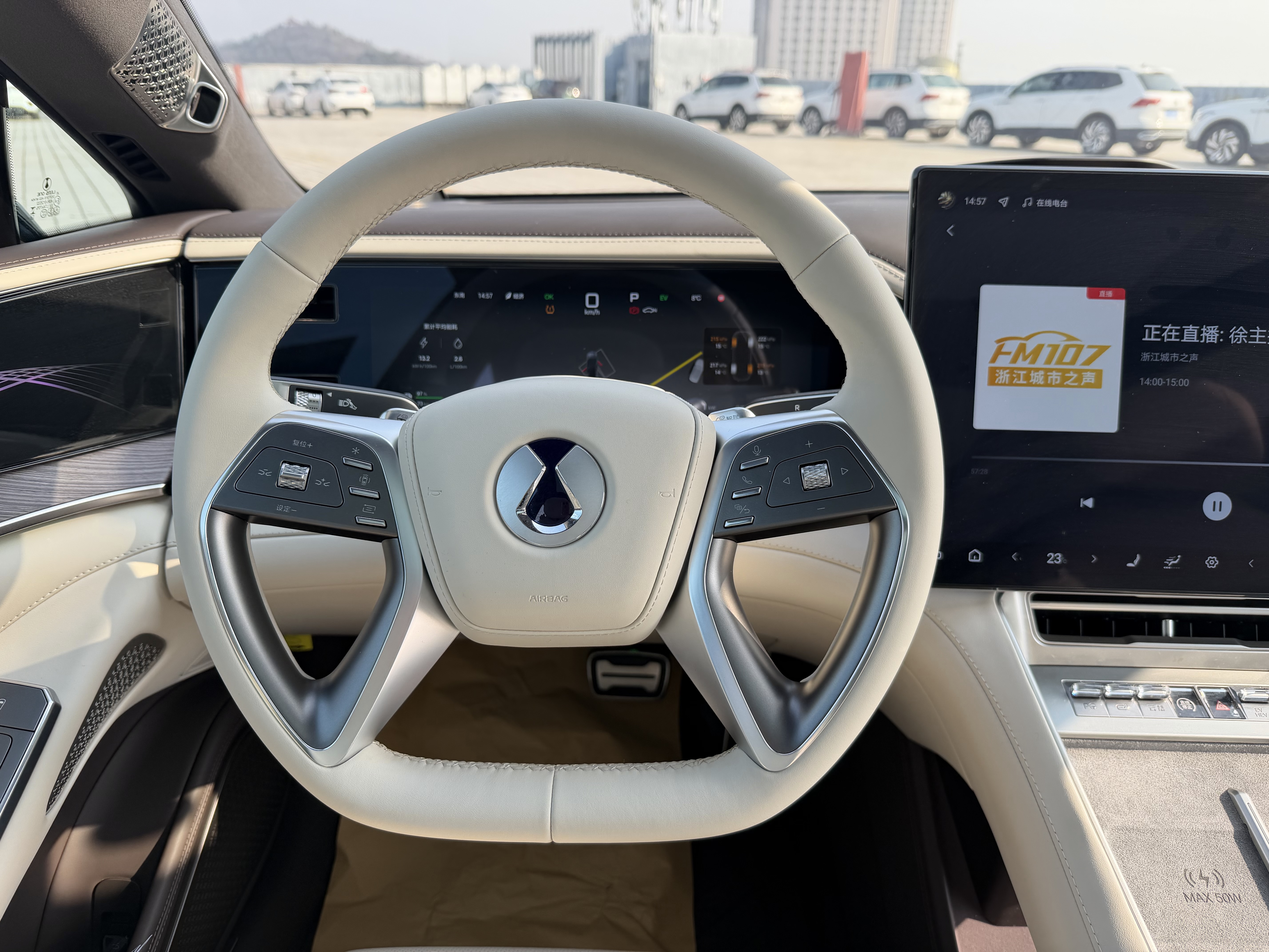 Denza Z9 2025 car image #36