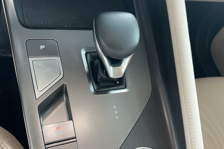 Roewe D5X DMH 2025 imagem de carro #36