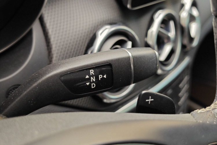 Mercedes-Benz GLA Class 2018 immagine di auto #36