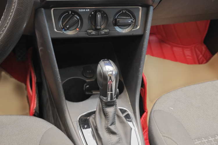 Polo 2018 car image #36