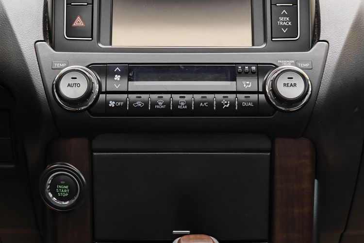 Toyota Land Cruiser Prado 2017 car image #36