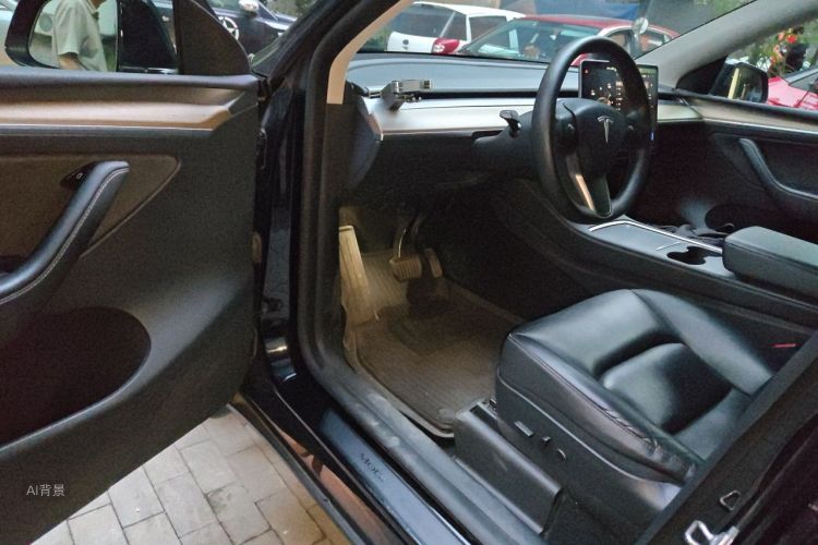 Tesla Model Y 2021 immagine di auto #18