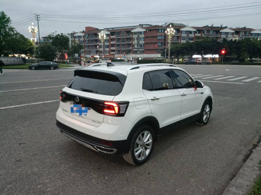 Volkswagen T-Cross 2021 #8 Volkswagen T-Cross 2021 صورة سيارة #8