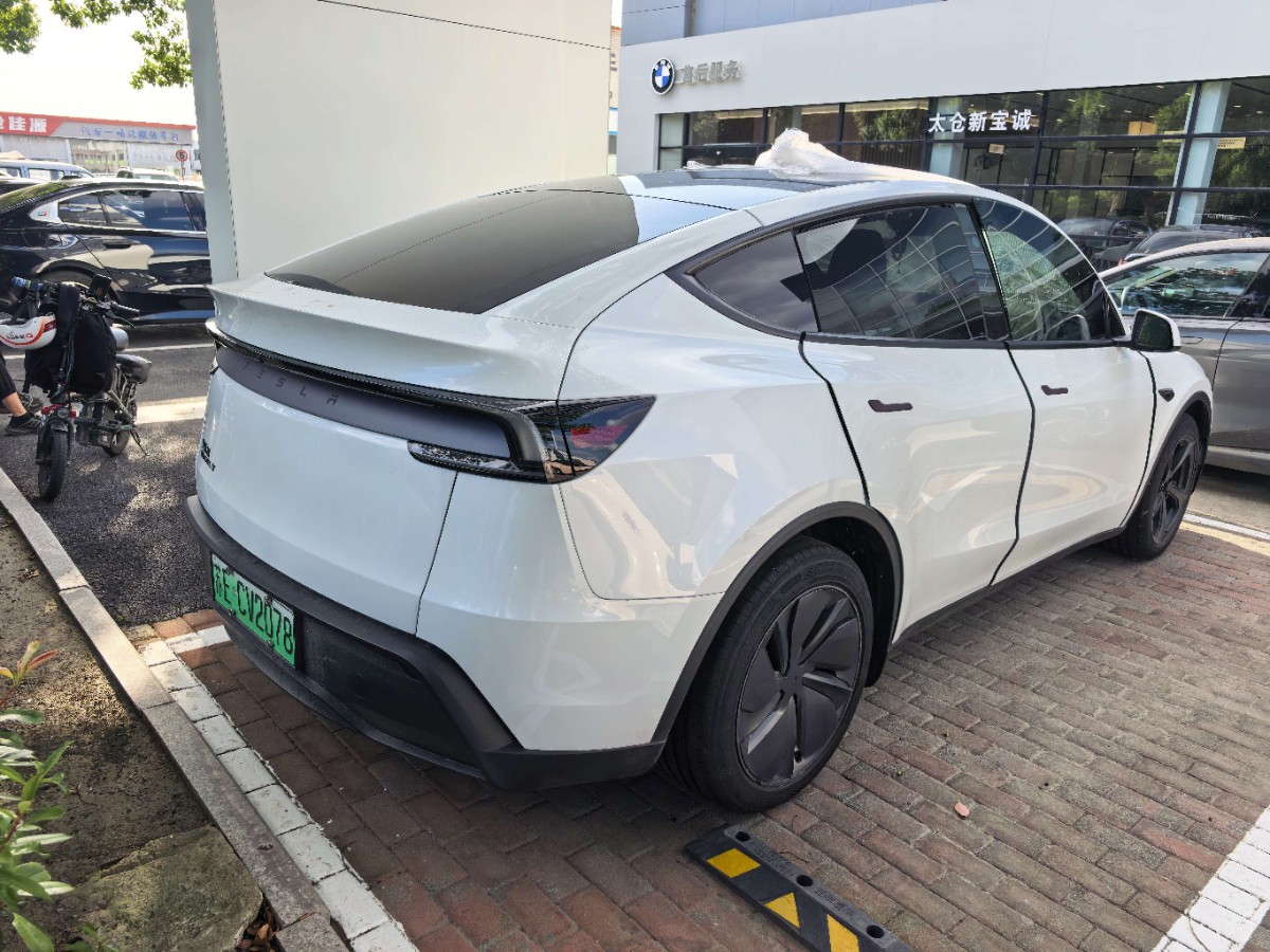 Tesla Model Y 2026 #3 Tesla Model Y 2026 car image #3