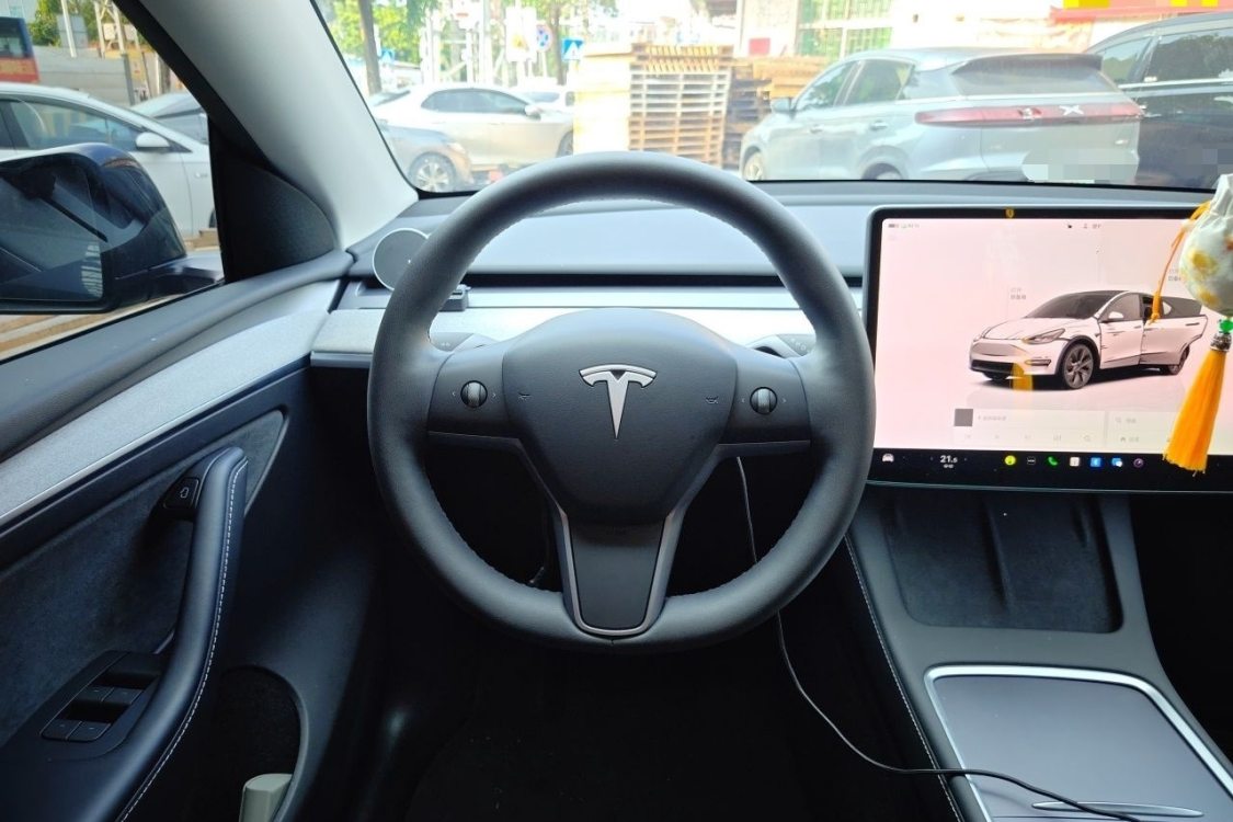 Tesla Model Y 2024 #6 Tesla Model Y 2024 car image #6