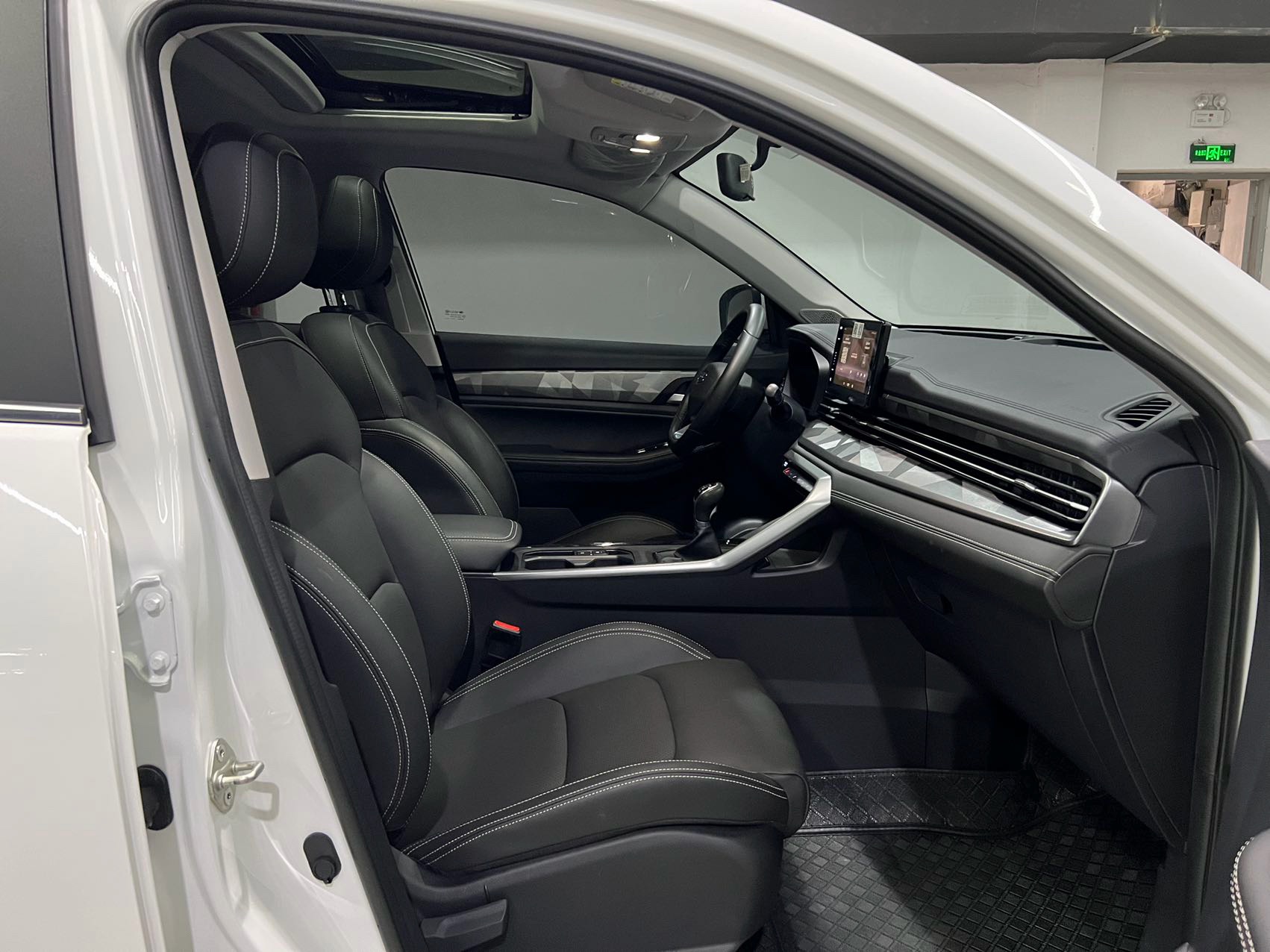 GEELY Vision X6 2021 car image #13