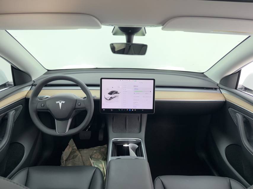 Tesla Model Y 2023 car image #5