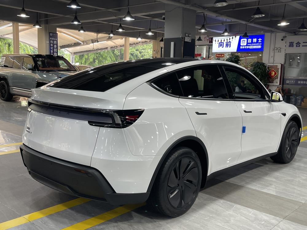 Tesla Model Y 2026 #6 Tesla Model Y 2026 car image #6