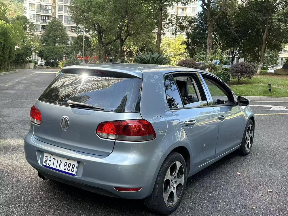 Volkswagen Golf 2010 car image #7