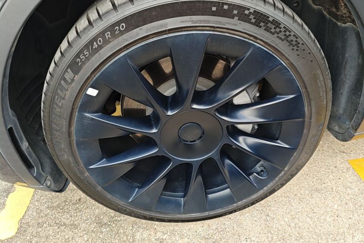 Tesla Model Y 2024 car image #9