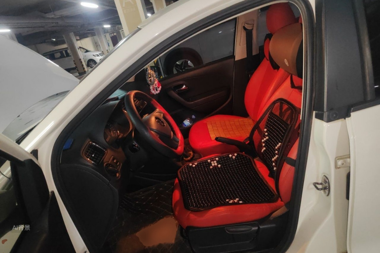 Volkswagen Polo 2015 car image #17